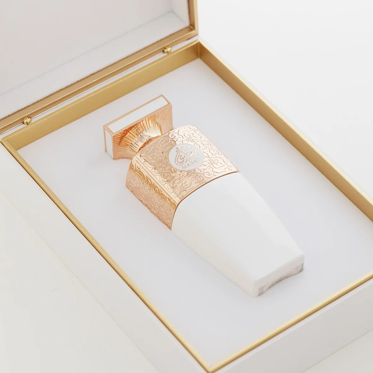 عطر مضاوي وايت من العربية للعود – 100 مل | للجنسين